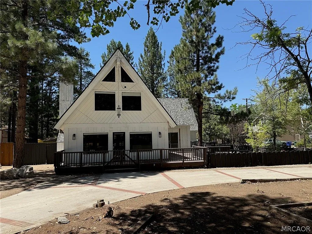 41665 Tanager Drive